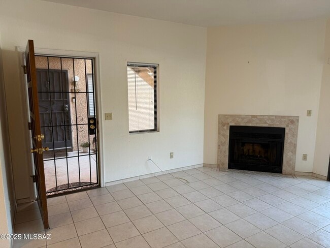 property at 5750 N Camino Esplendora