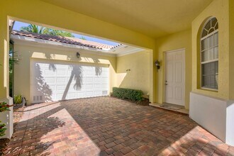 256 San Remo Dr in Jupiter, FL - Building Photo - Building Photo