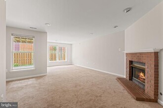 45559 Grand Central Sq in Sterling, VA - Building Photo - Building Photo