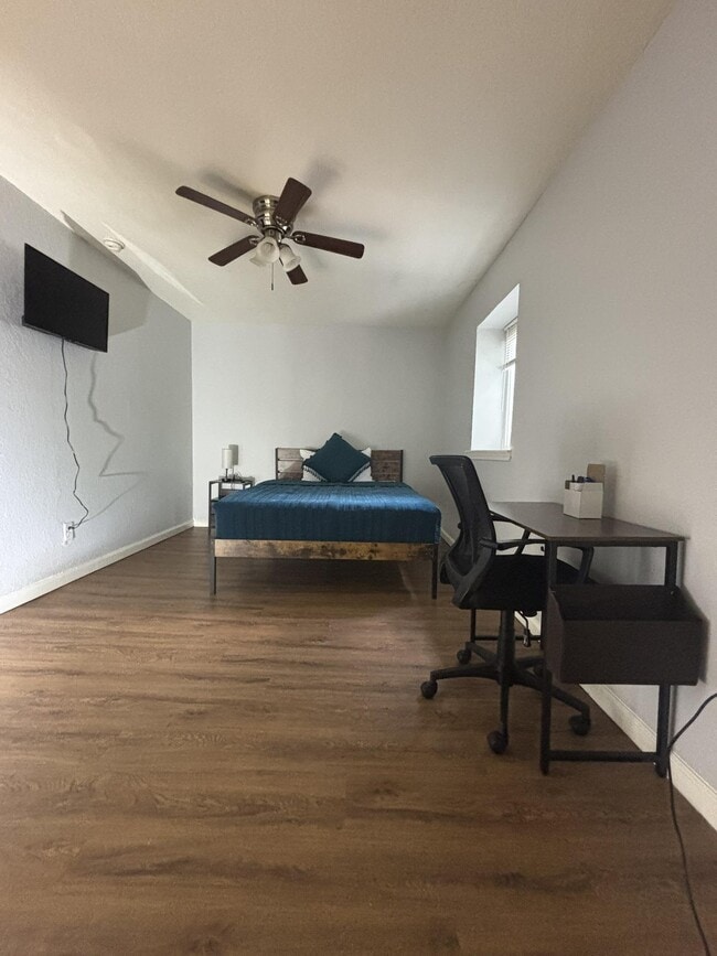 1108 E Tucker St, Unit Room 212