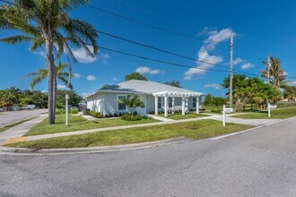 1119 Osceola Dr in West Palm Beach, FL - Building Photo - Building Photo