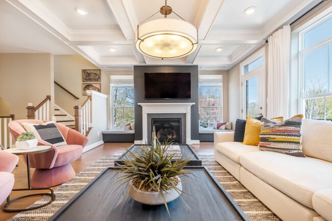 5205 Ridgeview Retreat Dr in Chantilly, VA - Building Photo - Building Photo