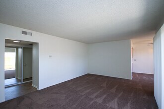 165 E Sierra Madre Blvd in Sierra Madre, CA - Foto de edificio - Building Photo