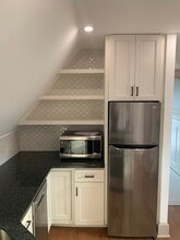 207 Cricket Ave, Unit 2nd floor in Ardmore, PA - Foto de edificio - Building Photo