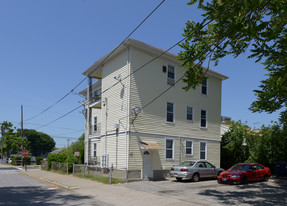 46 School St in Central Falls, RI - Foto de edificio - Building Photo