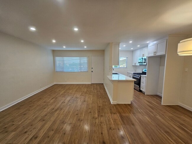 561 E Orange Grove Ave, Unit D
