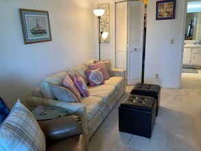2050 Hythe A in Boca Raton, FL - Building Photo - Building Photo
