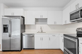 7000 Hawaii Kai Dr in Honolulu, HI - Foto de edificio - Building Photo