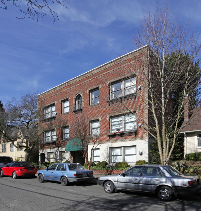 The Raleigh Apartments in Portland, OR - Building Photo