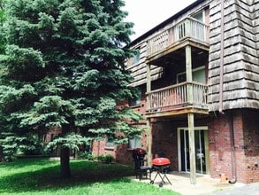 Hillside Park Apartments in Omaha, NE - Foto de edificio - Building Photo