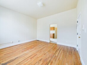 413-15 Dodd St in Newark, NJ - Building Photo - Building Photo