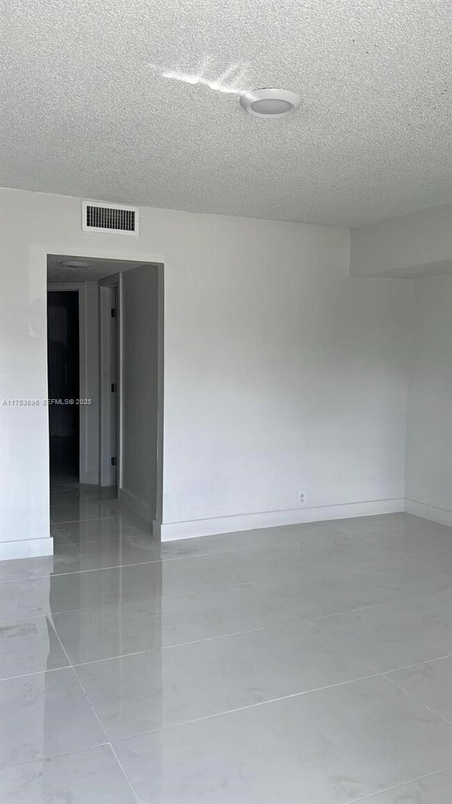 6051 Arthur St in Hollywood, FL - Building Photo - Building Photo