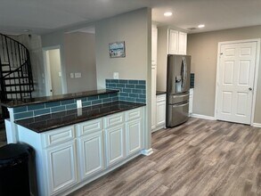 130 Tamana Dr in Tiki Island, TX - Building Photo - Building Photo