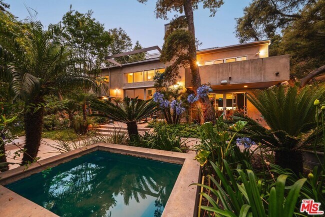 1500 Rustic Ln in Los Angeles, CA - Building Photo - Building Photo