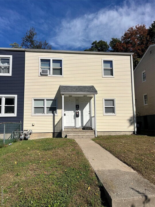 21 Vernon Terrace in Poughkeepsie, NY - Building Photo