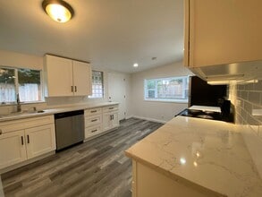 10656 2nd Ave SW in Seattle, WA - Building Photo - Building Photo