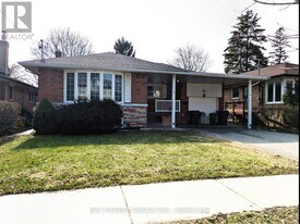 8 Storey Crescent in Toronto, ON - Building Photo