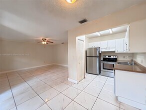 6032 SW 27th St in Miramar, FL - Building Photo - Building Photo