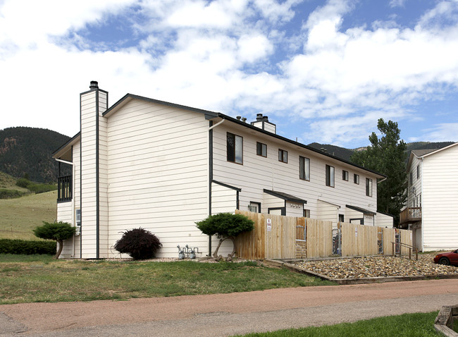 2435-2441 Split Rock Dr in Colorado Springs, CO - Building Photo - Building Photo