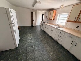 113 Railroad St in Island Pond, VT - Building Photo