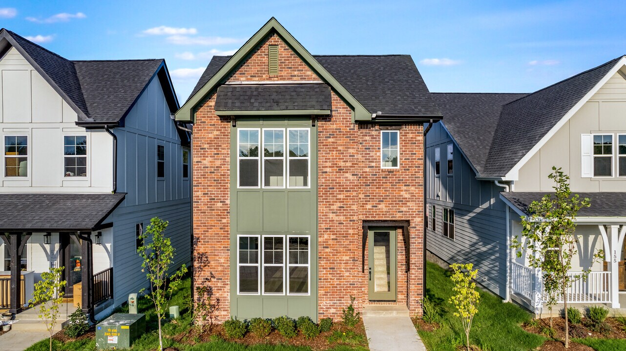 153 Oasis Dr in La Vergne, TN - Building Photo