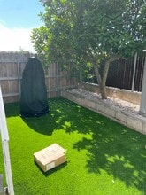 1042 Garland Dr in San Diego, CA - Foto de edificio - Building Photo