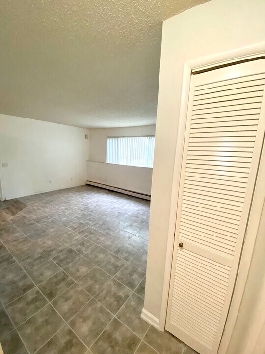 825 N Klevin St, Unit Unit 1 in Anchorage, AK - Building Photo