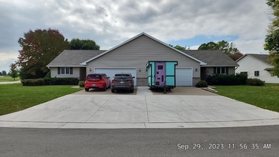 3181 Westowne Ct in Appleton, WI - Building Photo - Building Photo