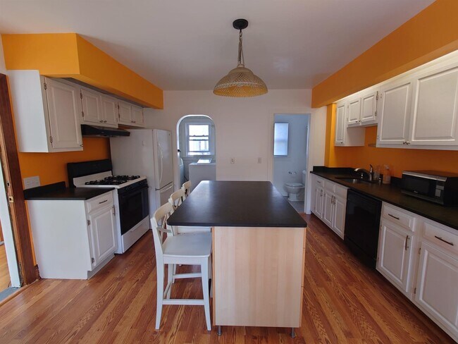 11 Hinckley St, Unit 1 in Somerville, MA - Foto de edificio - Building Photo