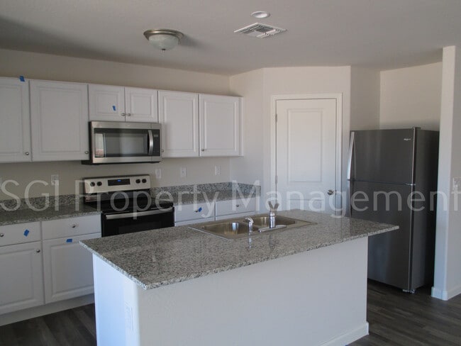 1053 Greyhawk Loop in Casa Grande, AZ - Building Photo - Building Photo