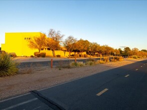 8700 E Perry Park Cir in Tucson, AZ - Building Photo - Building Photo