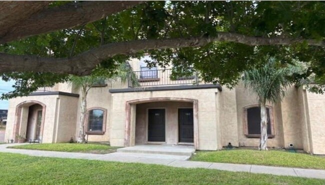 8216 Casa Verde Rd in Laredo, TX - Building Photo - Building Photo