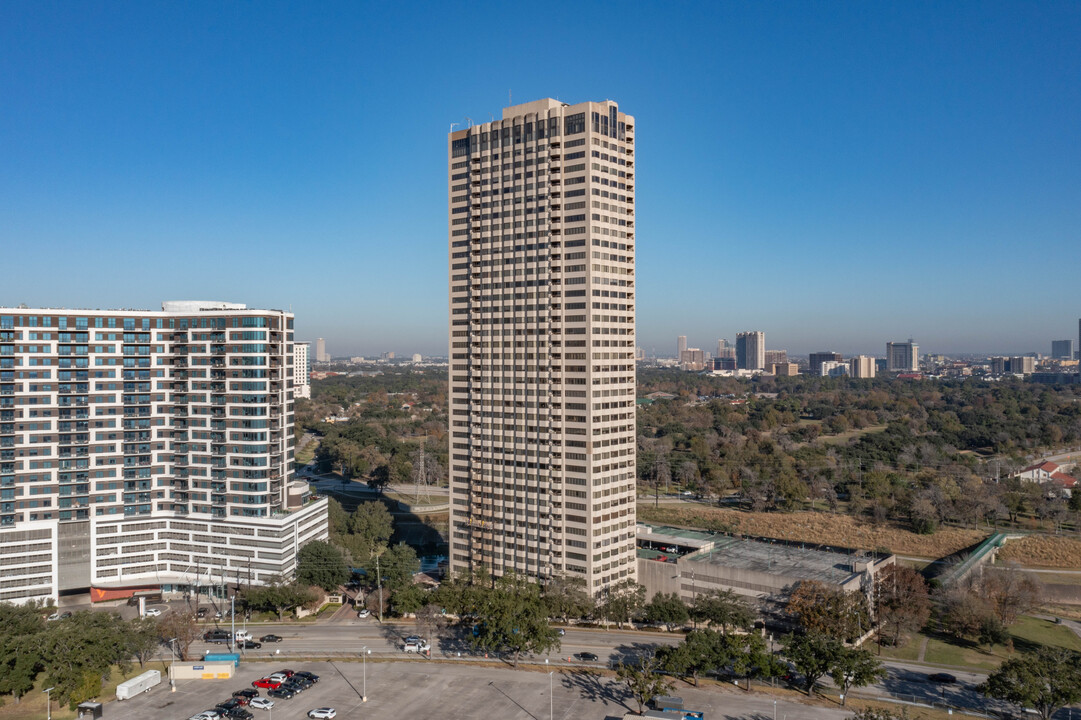 The Spires in Houston, TX - Building Photo