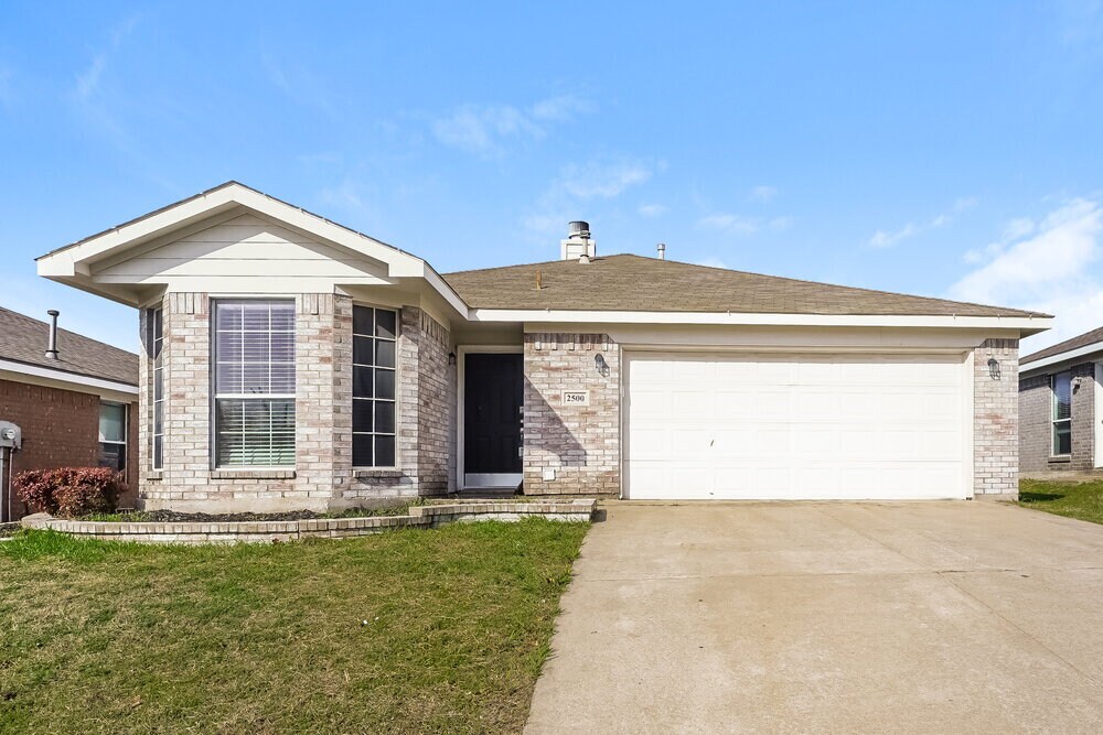 2500 Ensenada Ln, Unit 1 in Fort Worth, TX - Foto de edificio