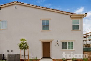 10573 Vina Ct, Unit A334 in Elk Grove, CA - Building Photo