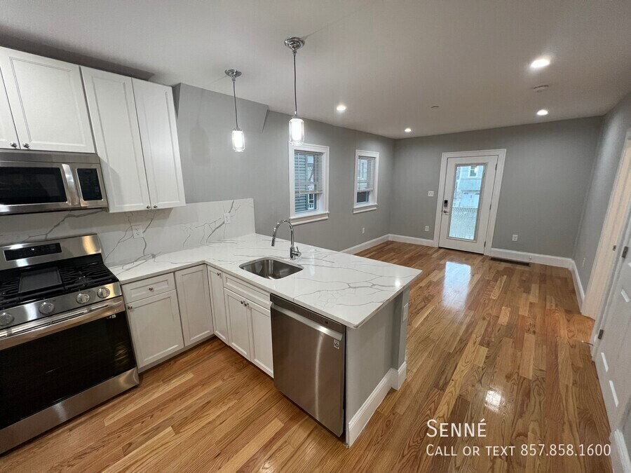11 Harold St in Somerville, MA - Building Photo