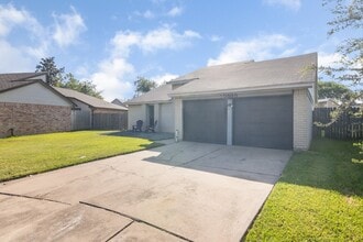 15535 Evergreen Pl Dr in Houston, TX - Building Photo - Building Photo