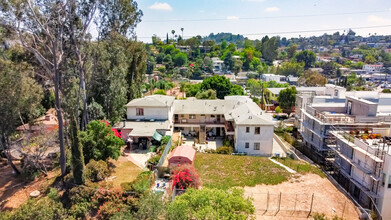 2743 Waverly Dr in Los Angeles, CA - Building Photo - Building Photo