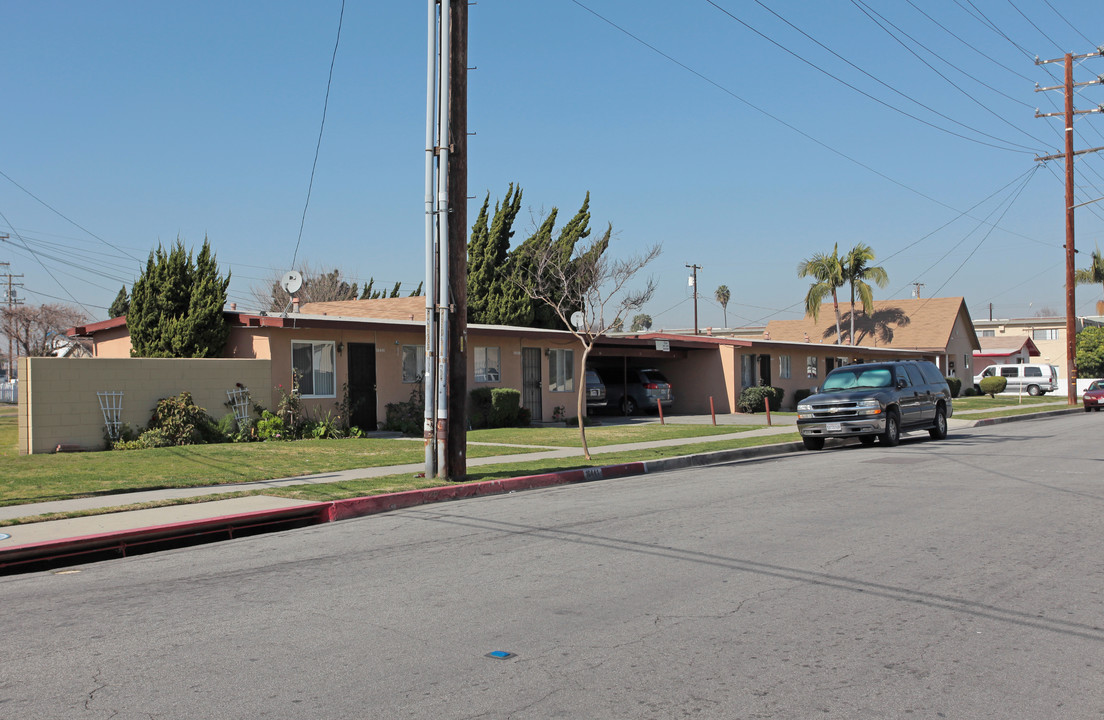 10063 Flora Vista St in Bellflower, CA - Building Photo