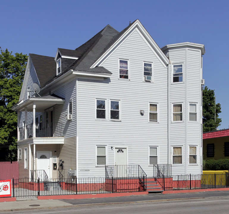 483-485 Elmwood Ave in Providence, RI - Building Photo