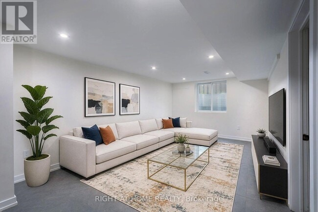 property at 511 Woodcrest Ave