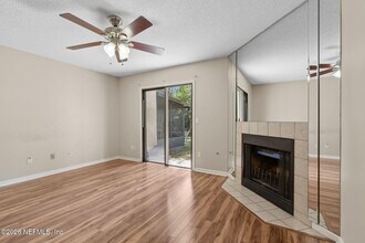 3801 Crown Point Rd in Jacksonville, FL - Foto de edificio - Building Photo