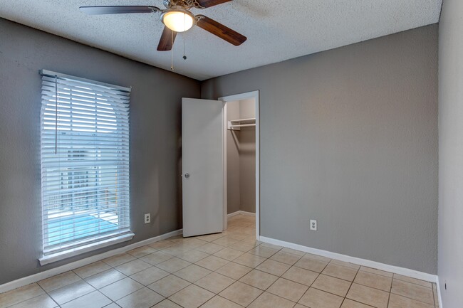 8330 Carvel Apartments in Houston, TX - Building Photo - Interior Photo