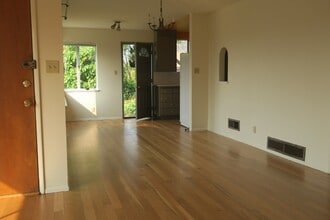 5130 Manila Ave in Oakland, CA - Foto de edificio - Building Photo