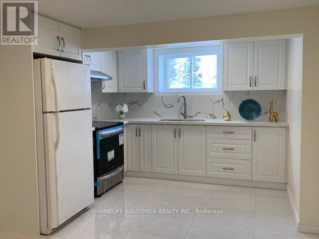 300 Searle Ave in Toronto, ON - Building Photo - Building Photo