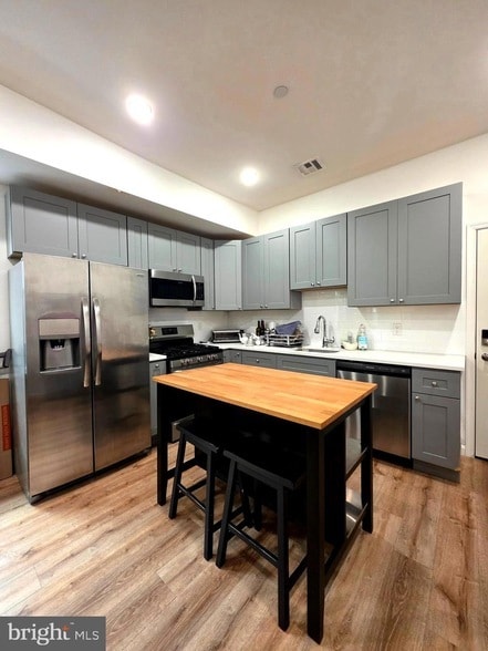 742 S 4th St, Unit 2R in Philadelphia, PA - Building Photo - Building Photo