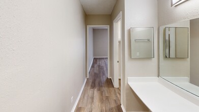 Park Creek Apartments in Atlanta, GA - Building Photo - Building Photo