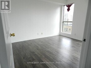 298 Jarvis St in Toronto, ON - Building Photo - Building Photo