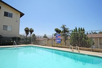 Valle at Canyon in San Diego, CA - Foto de edificio - Building Photo