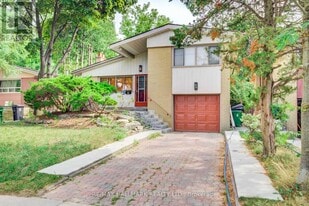 901 Brimorton Dr in Toronto, ON - Building Photo